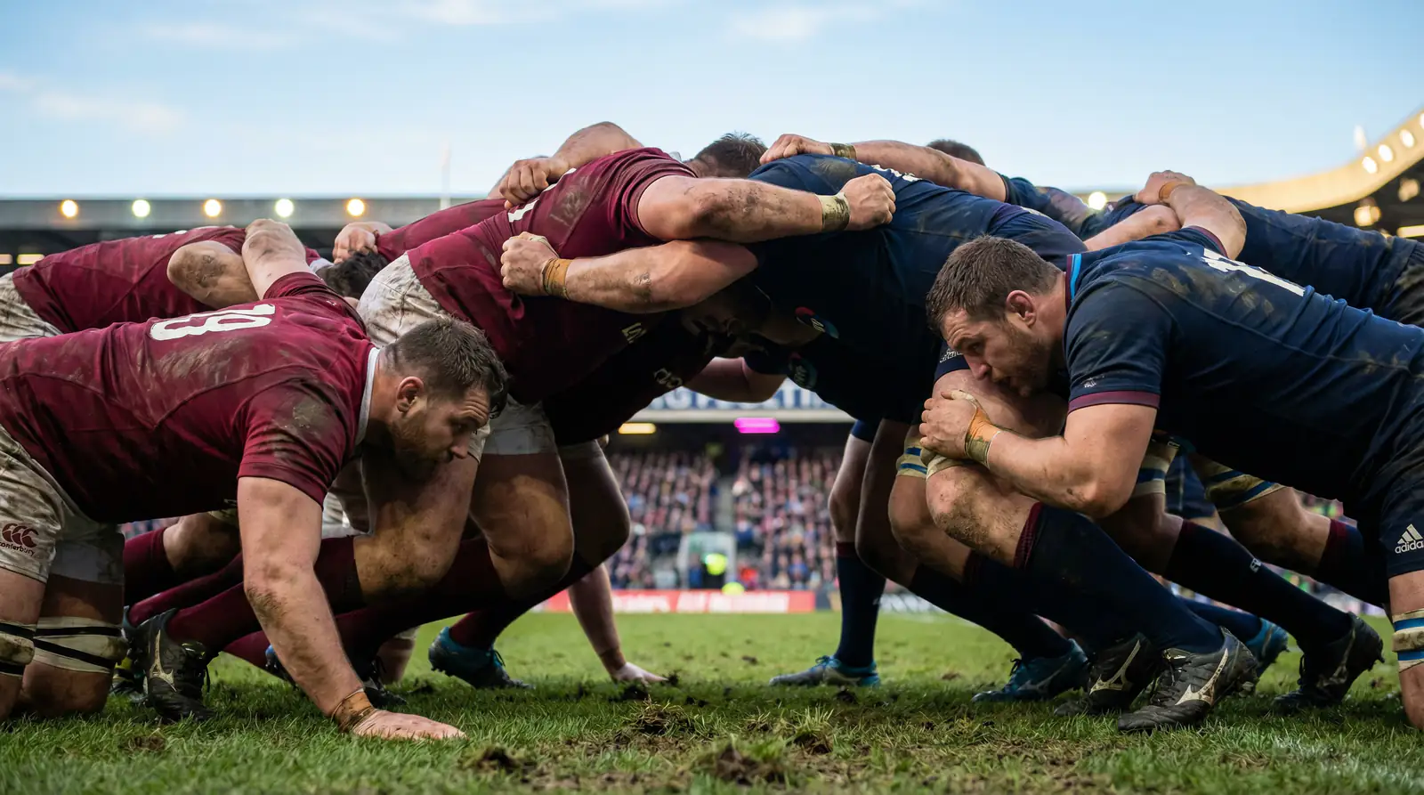 Mêlée de rugby vue de près lors d'un match international